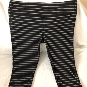 EUC Athleta striped chatarunga Capri 1X